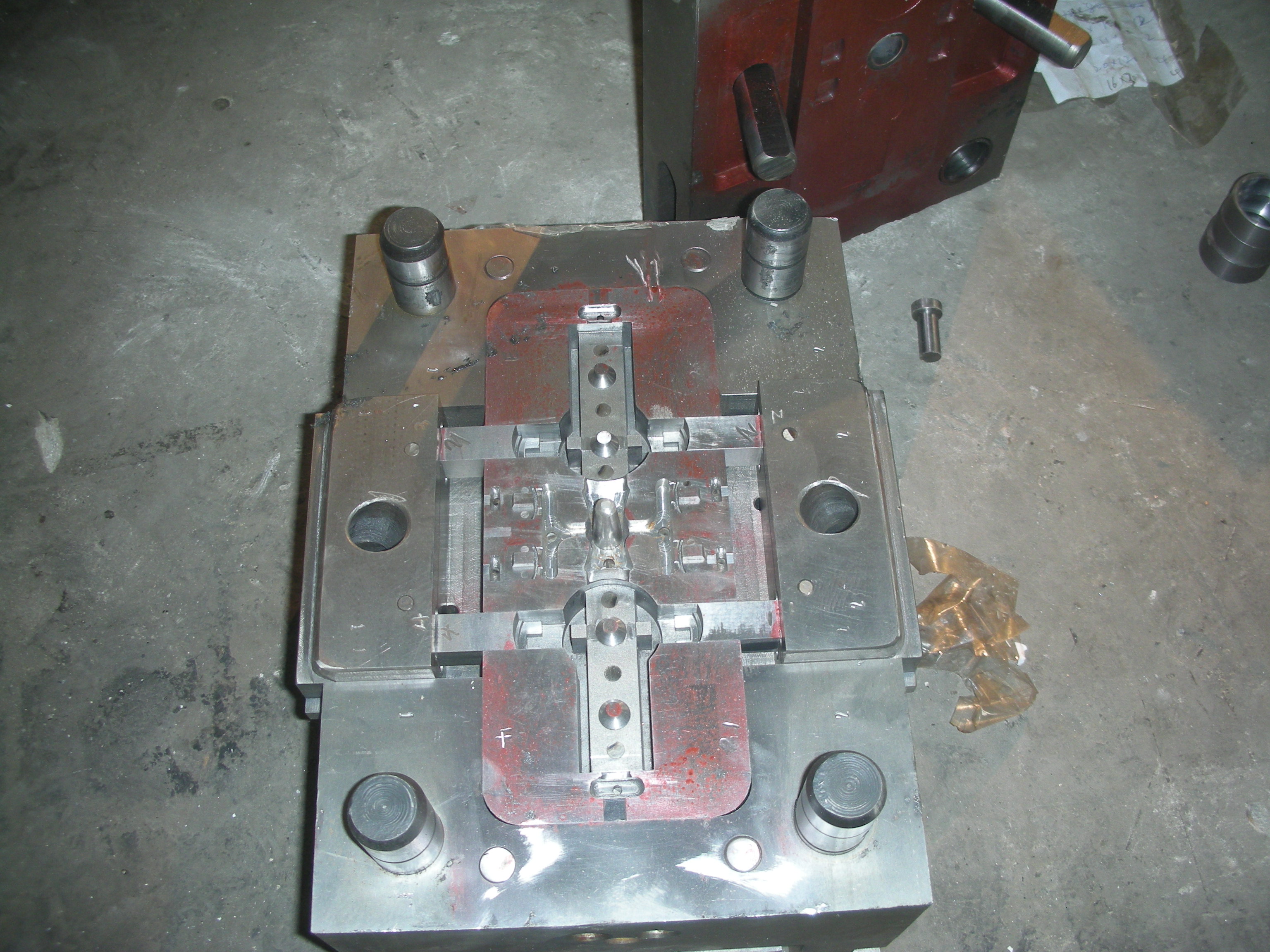 Die Casting Tooling & Mold Design | H13, P20 Steel | KastMfg - Component Detail Image